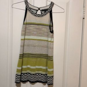 Dazzling tunic. 💝 2 for $10.